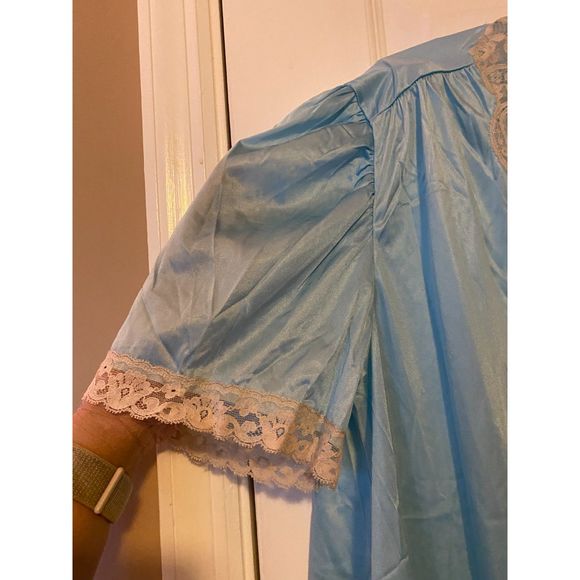 Vintage NWT Kayser Light Blue Pajama Top with Lace Accents Size Large - Picture 6 of 9